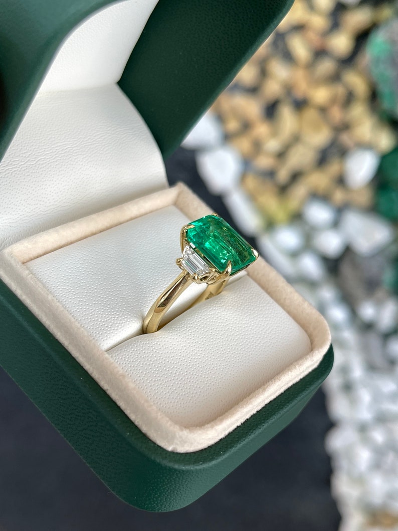 4.17ct Emerald Heirloom Bezel Ring – Retrouvai
